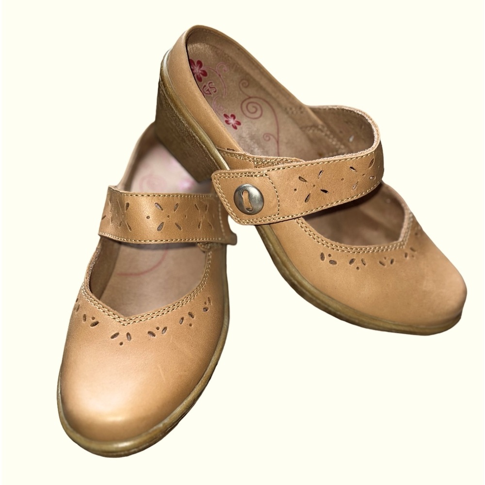 Women's KLOGS Footwear Tan Cut Out Leather Mary Jane Block Heel Clogs  size 8